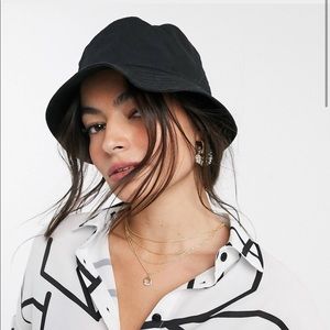 ASOS Design Black bucket hat - m\L